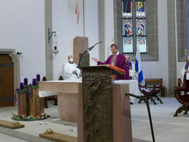 Bischof Dr. Michael Gerber besucht St. Crescentius (Foto: Karl-Franz Thiede)